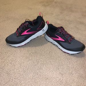 Never worn brooks divide